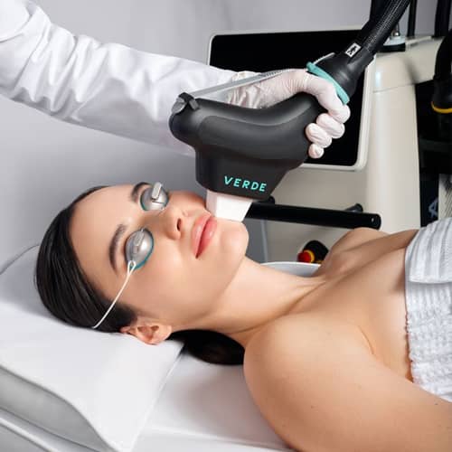 Prisma verde device being used on young womans face