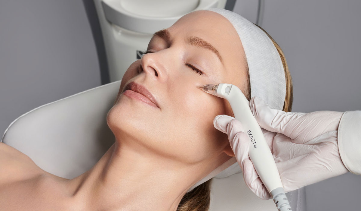 woman getting exact rf treatment